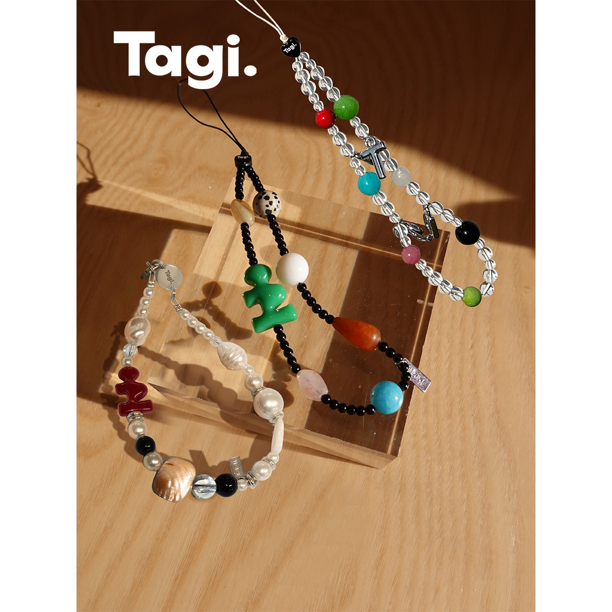 Tagi.《想象海滩》珍珠字母自然石头亚克力手机便携挂链