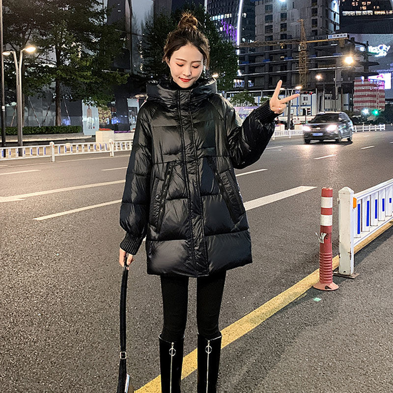 羽绒服新款爆款大码羽绒女士女款季200斤显瘦亮面免洗衣胖m