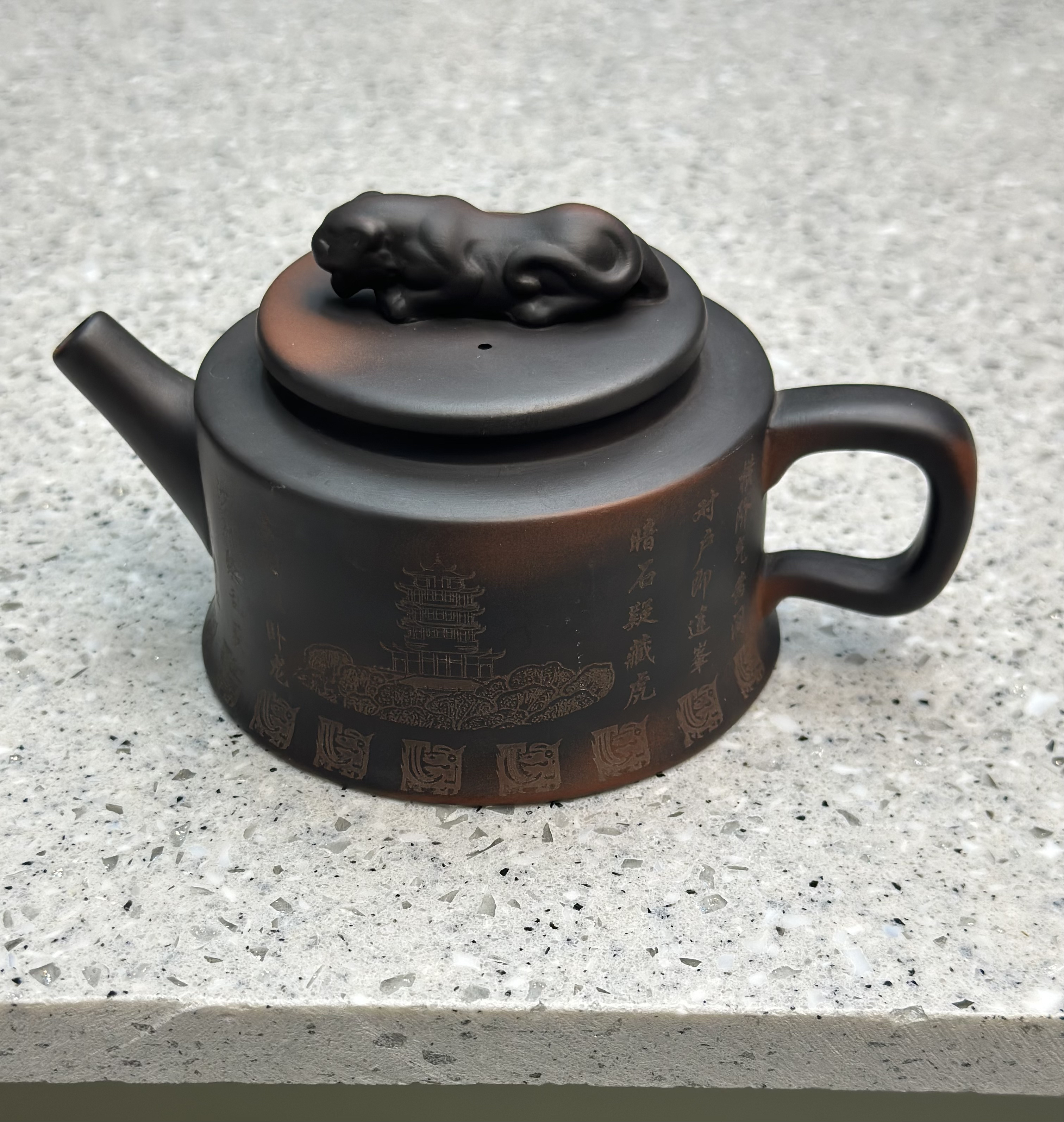 紫陶卧虎藏龙凤鸣壶