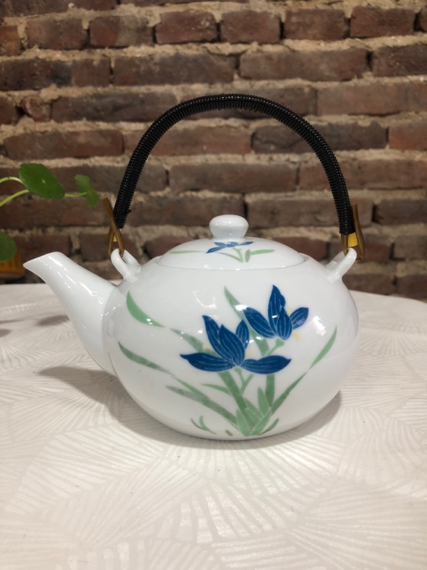 群力釉下贴花茶壶600毫升，瓷胎工艺好，老库存清仓微瑕