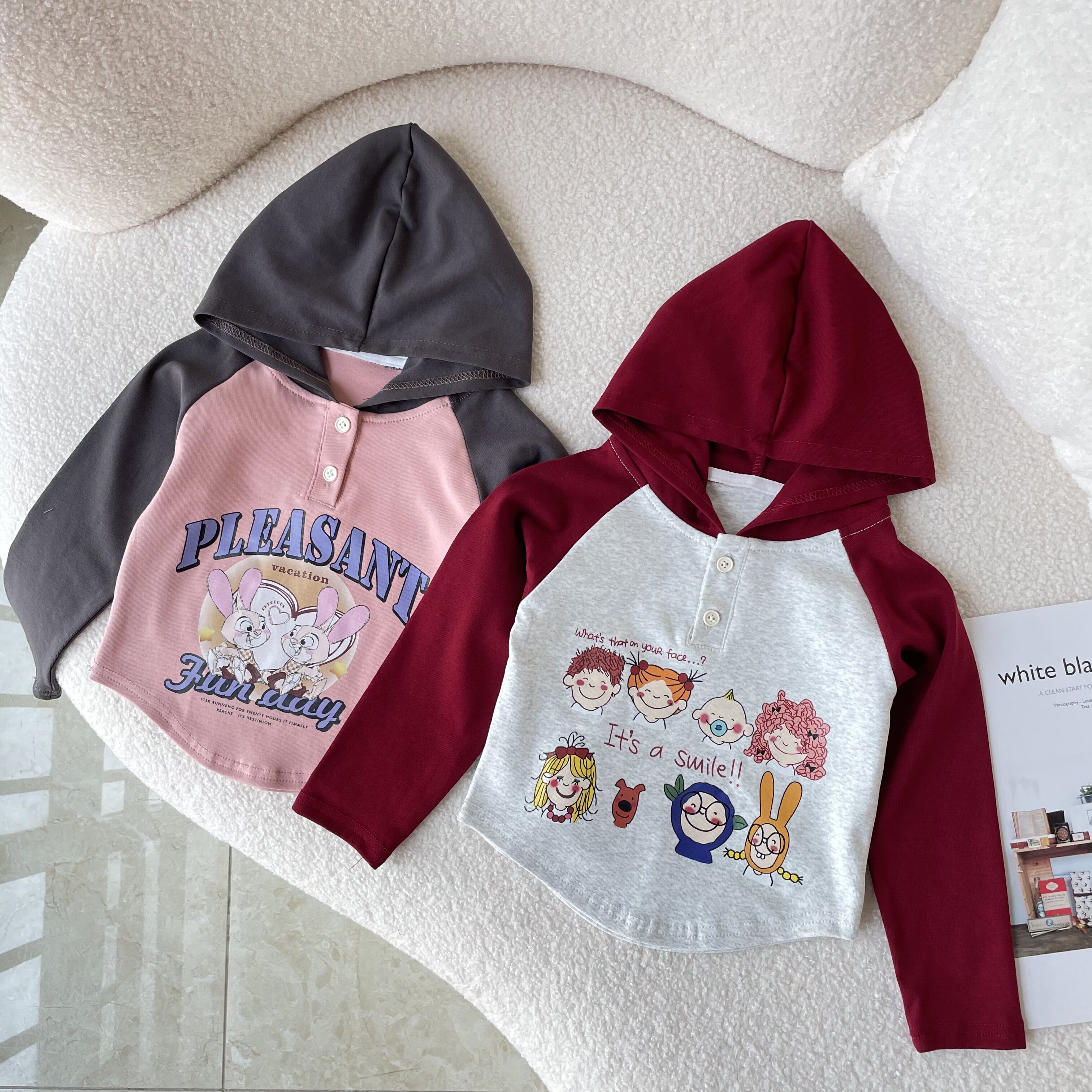 儿童卫衣连帽长袖T恤女童秋季撞色秋款上衣时尚齐腰款带帽秋衣