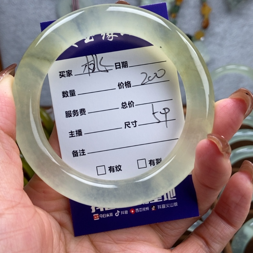 【闪购商品】蛇纹石玉手镯未镶嵌一**?