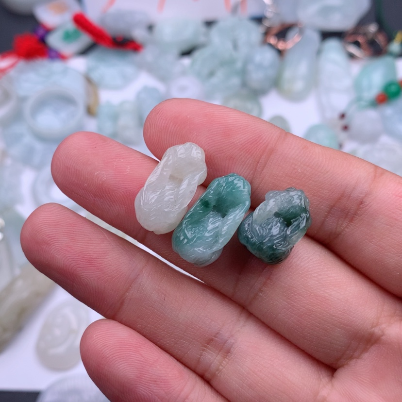 【闪购商品】翡翠颈饰未镶嵌恋**鱼