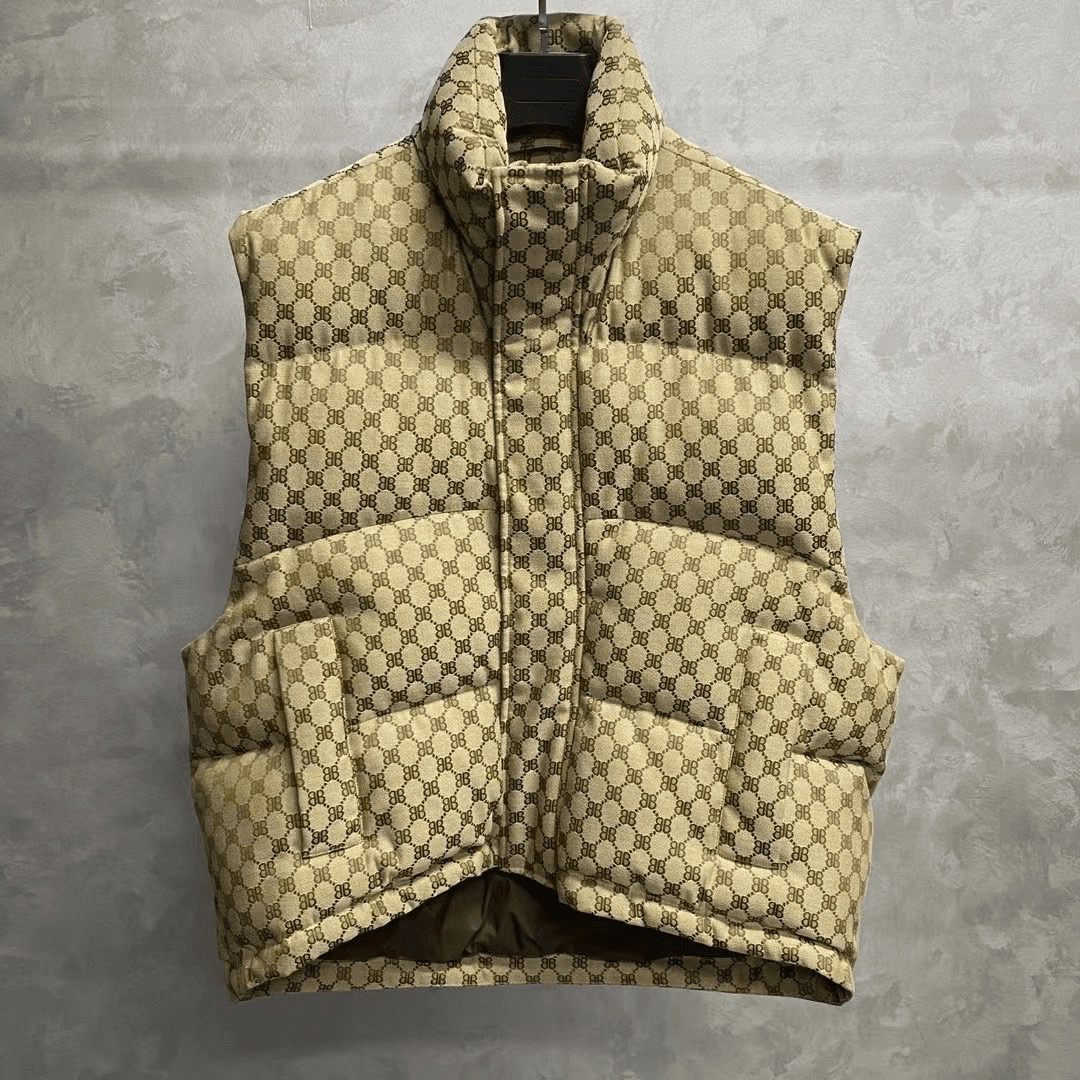 未使用 Balenciaga/巴黎世家 棕色满印图案logo羽绒马甲/34码