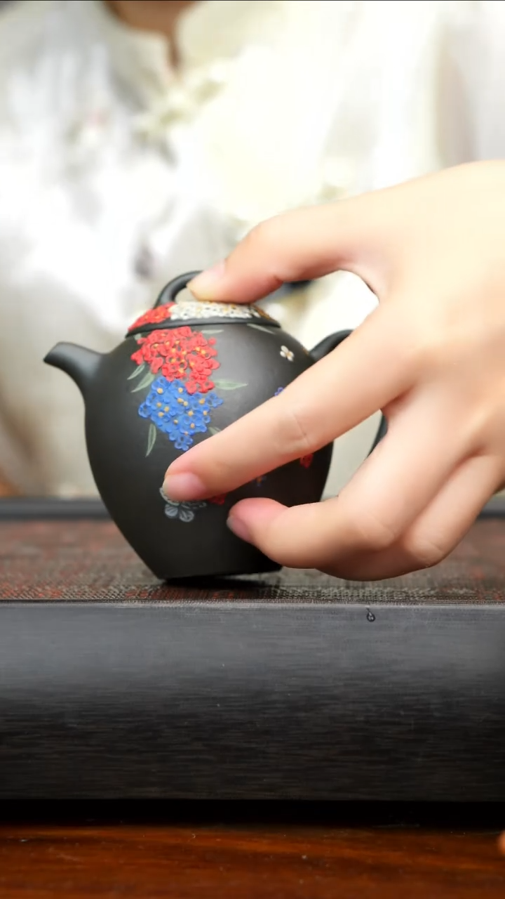 【闪购商品】九零君子兰橄榄壶彩绘绣球