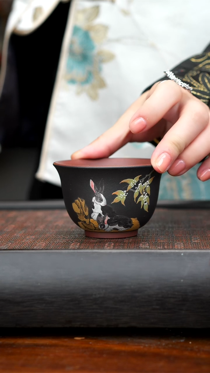 【闪购商品】紫砂茶壶紫泥粉浆生肖兔子泥绘杯