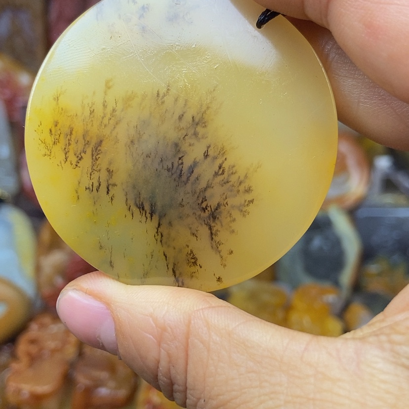 【闪购商品】石英质玉（黄龙玉）颈饰未镶嵌