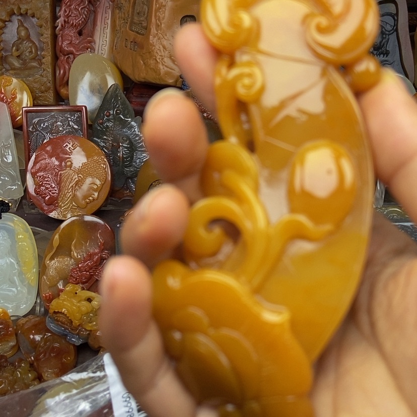 【闪购商品】石英质玉（黄龙玉）颈饰未镶嵌