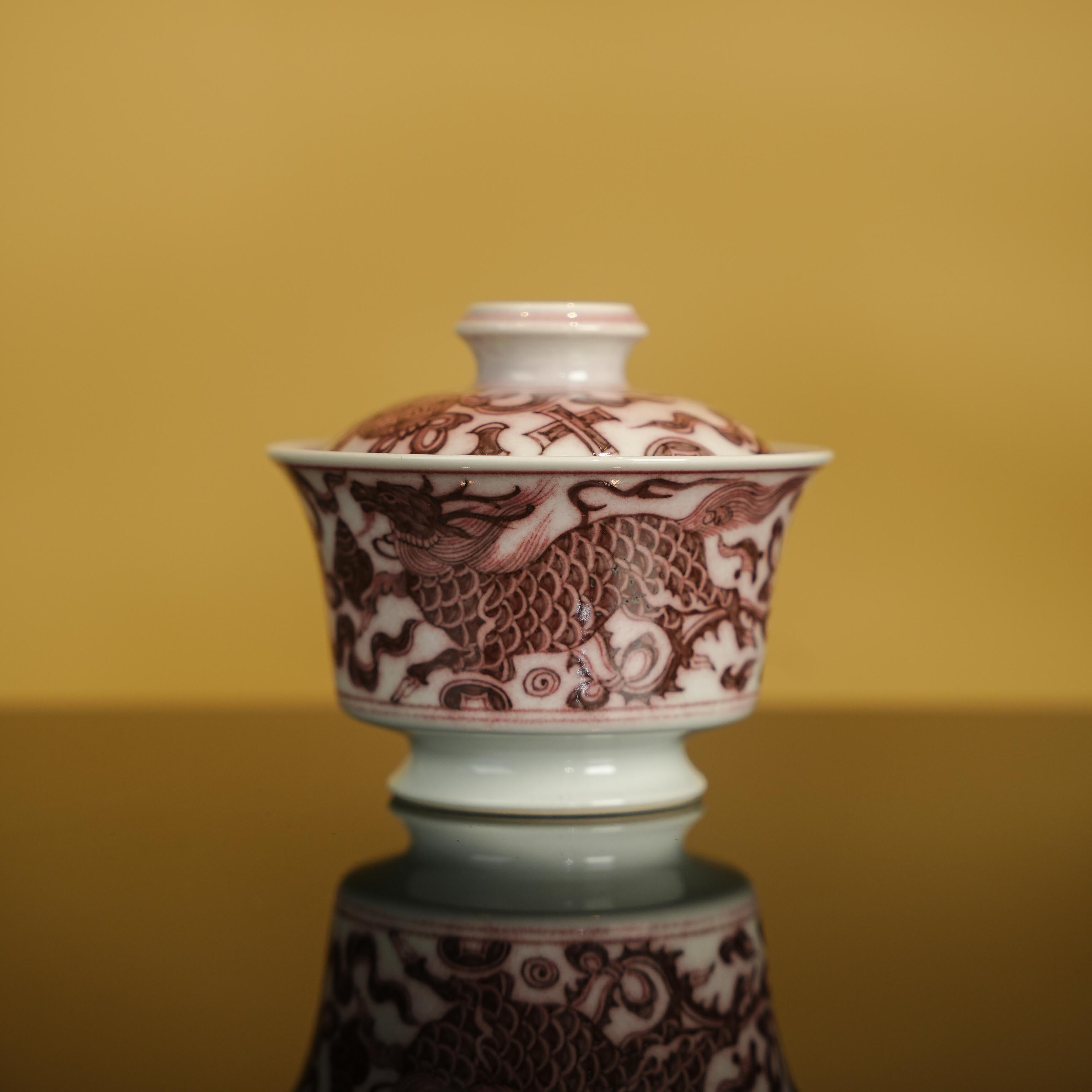 细雨山房釉里红麒麟盖碗