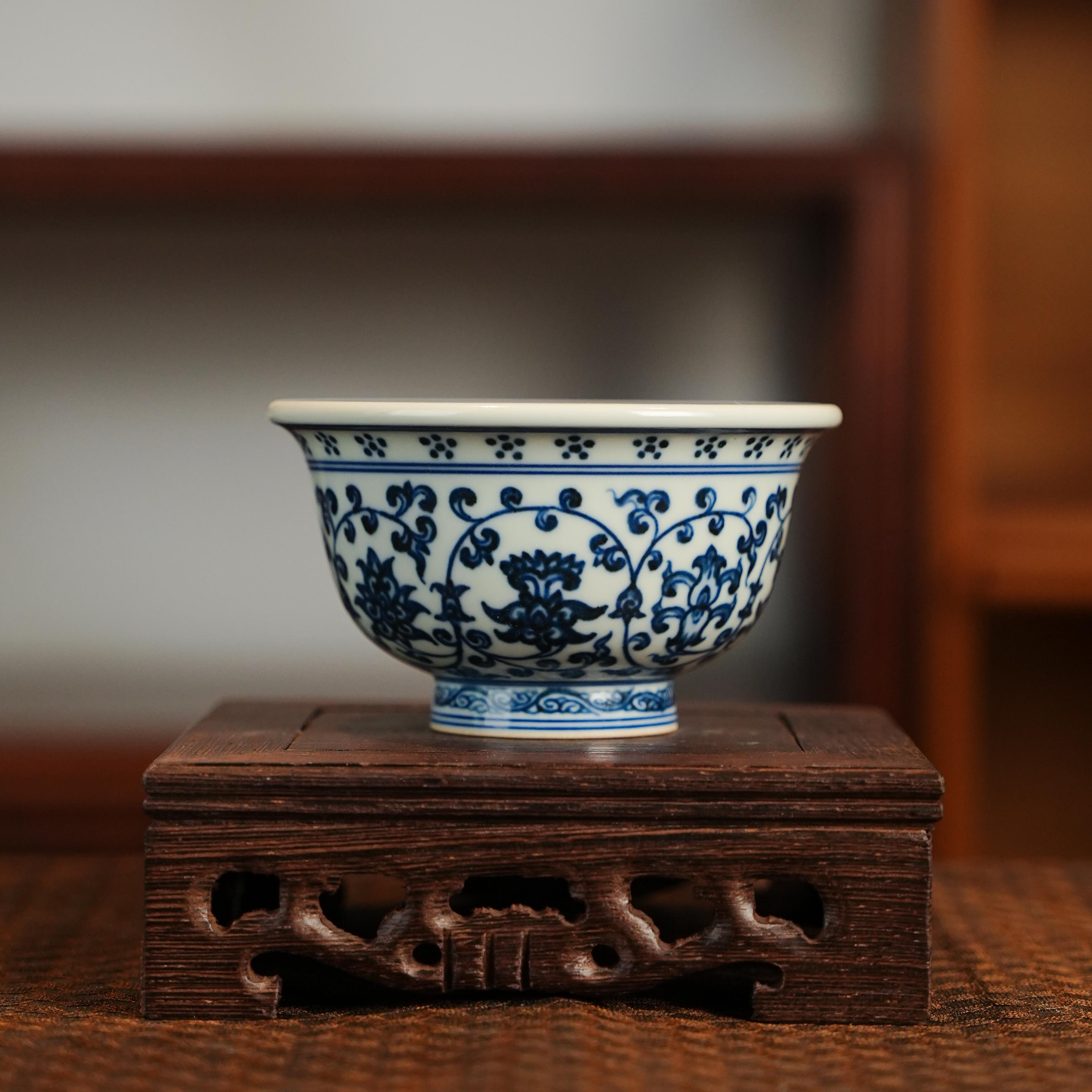 占春生窑仿明缠枝莲大压手主人杯