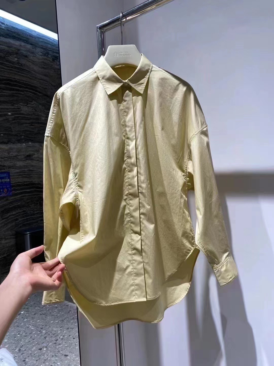 浅黄色落肩袖高织高密纯棉衬衫 挺括不软塌