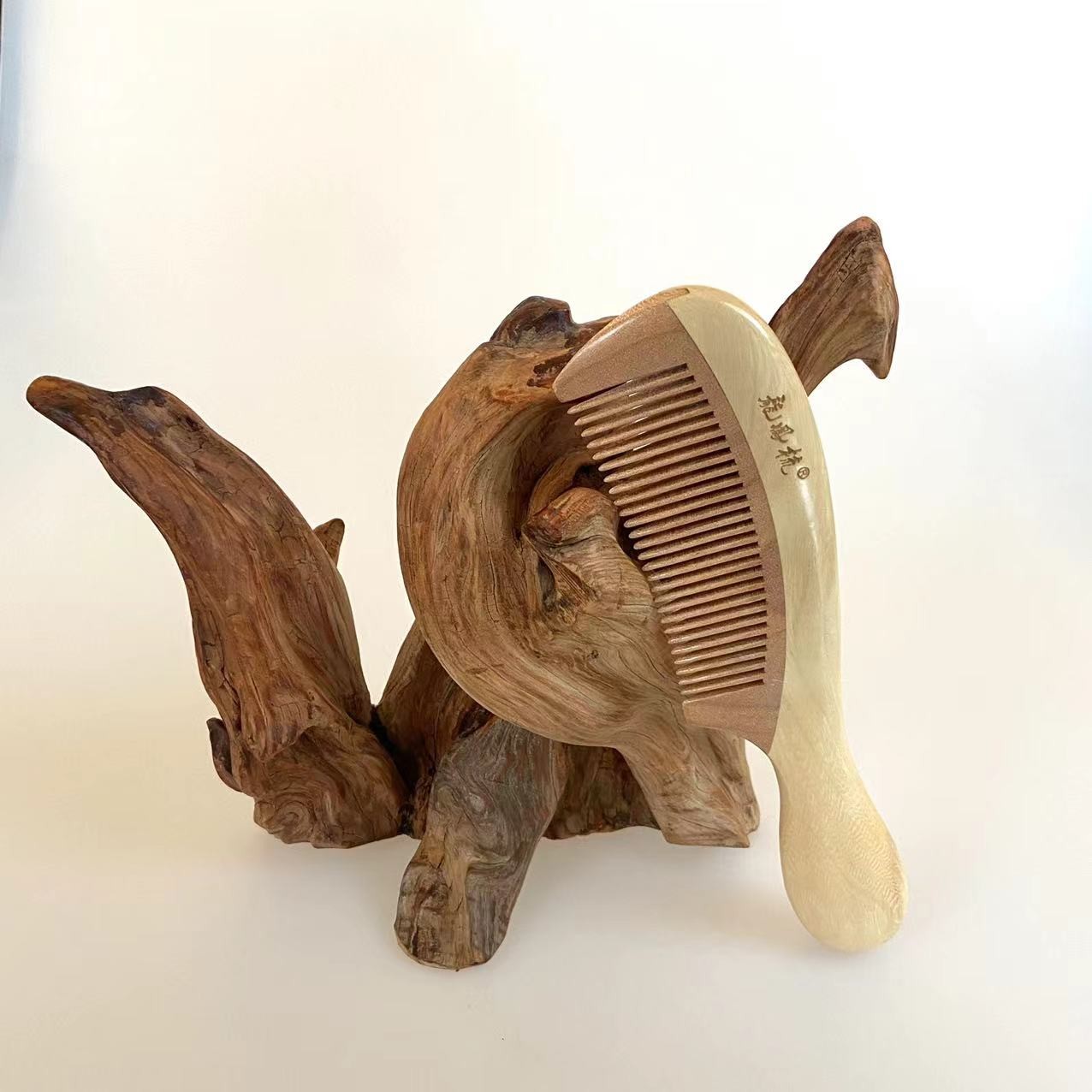 天然正品桃黄合木圆把梳手感舒适防静电家用女生精品木梳子双面