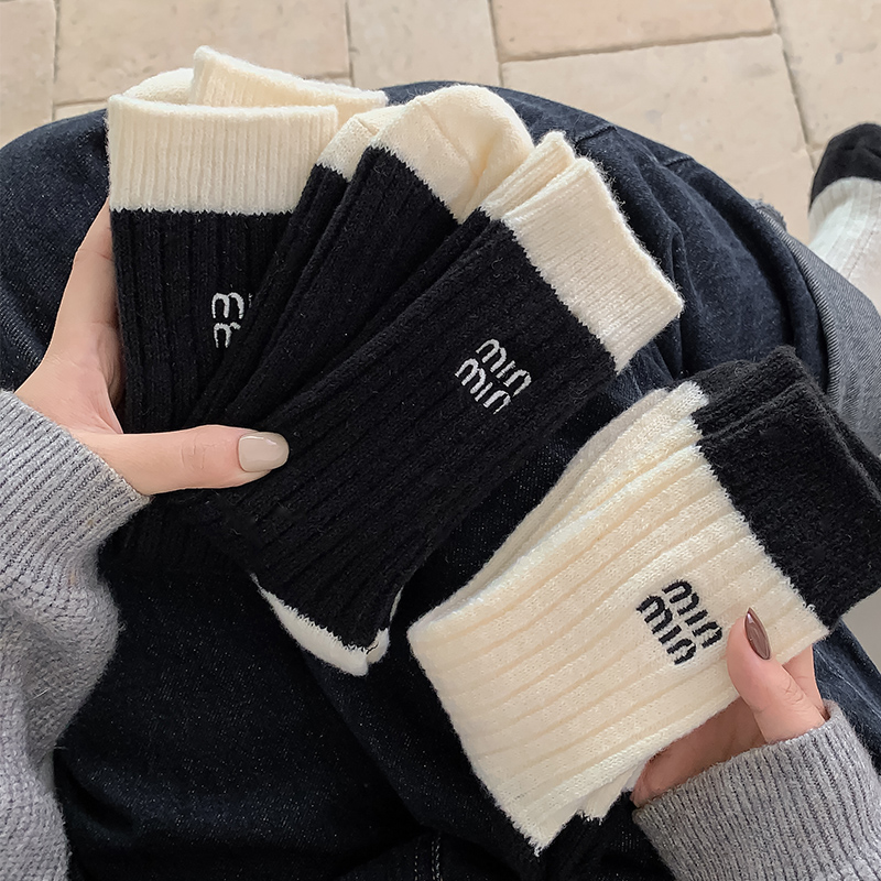 仿羊绒袜子女冬季保暖秋冬款中筒袜加厚黑色日系运动字母学生C280
