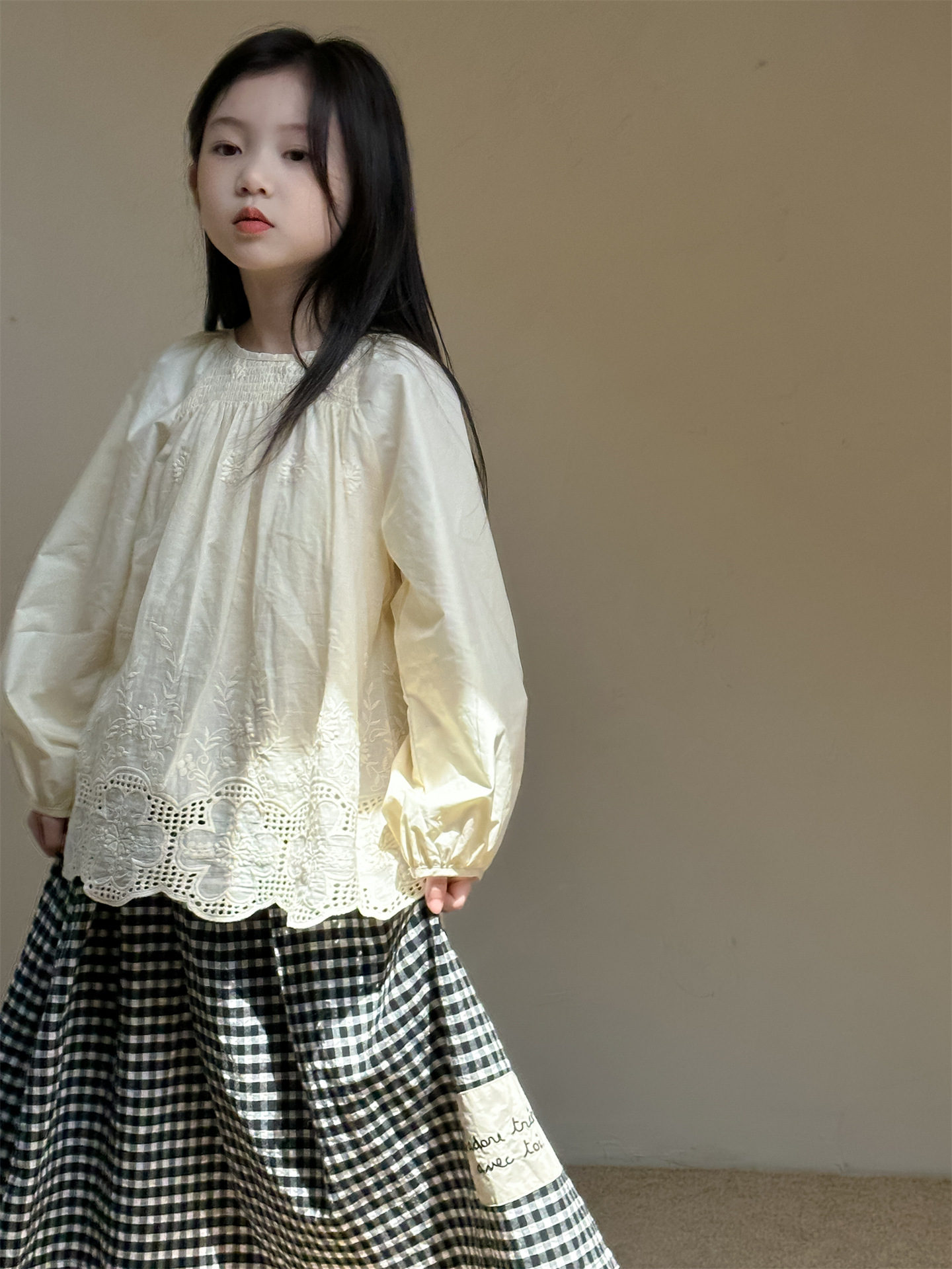 韩系女童提花刺绣花边衬衫2024秋季新款女宝宝洋气上衣+格子裙
