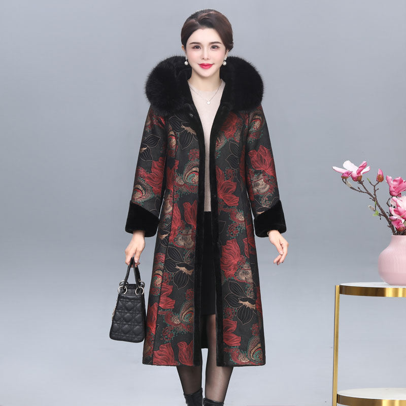 高档双面穿妈妈冬季加绒加厚保暖外套鹿皮绒连帽劲为图