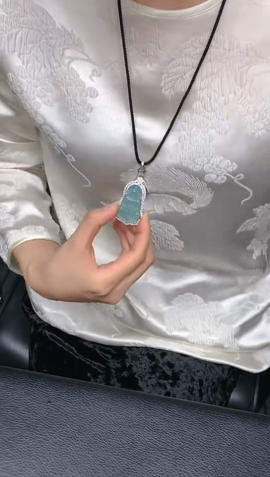 【闪购商品】翡翠吊坠(赠链)未镶嵌观音