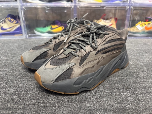 90新 adidas/阿迪达斯 44.5码 椰子700晶洞休闲鞋 无盒