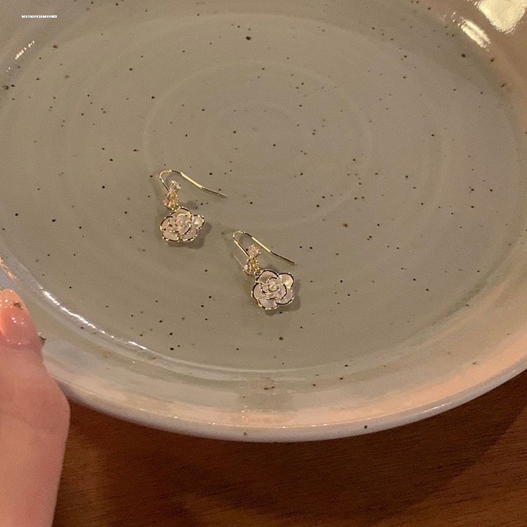 女山茶花蝴蝶结耳环显白设计百搭个性轻奢气质小众新款时尚潮网红