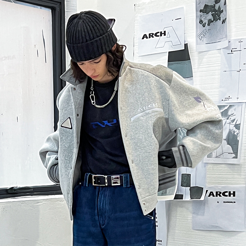 ARCH 灰色刺绣徽标呢料棒球夹克