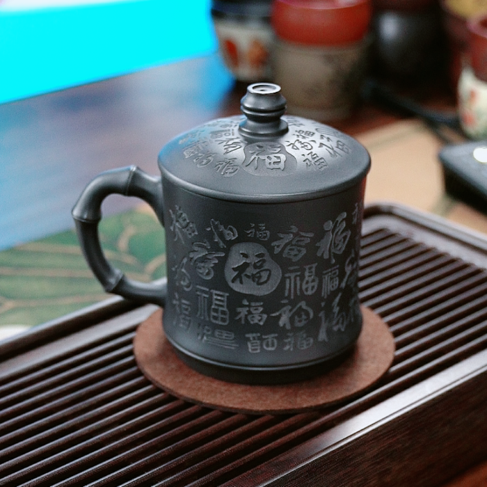 054  宜兴紫砂家用茶具  石黄泥料刻绘百福图主人盖杯  500cc左右