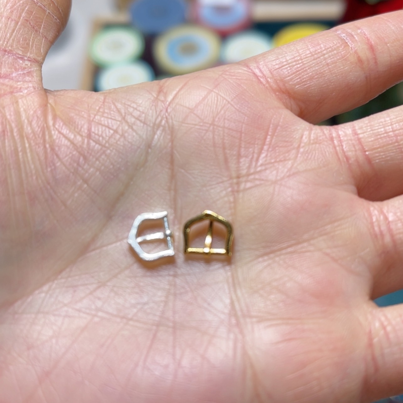 【闪购商品】金色，银色表带扣各一个