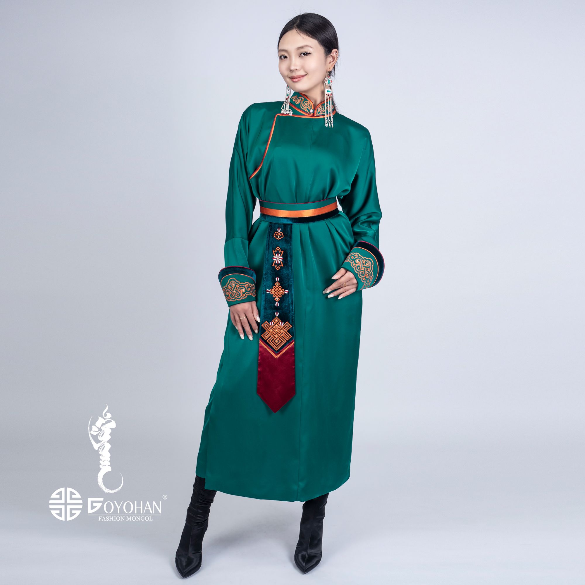 【高艺汗】绣花飘带马蹄袖袍 0947