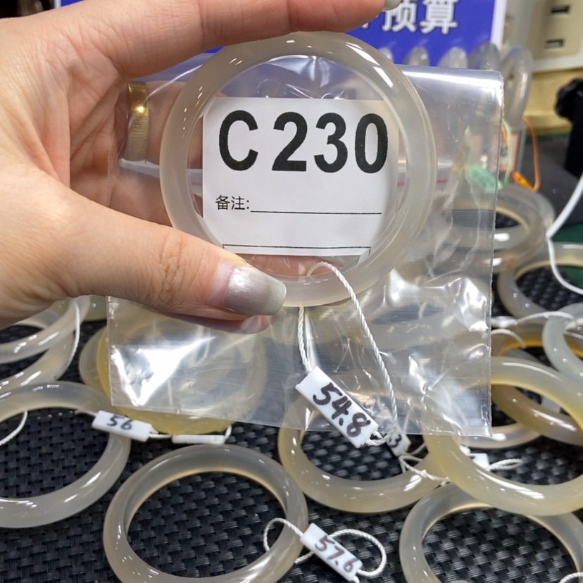 【闪购商品】玛瑙/玉髓手镯未镶嵌小**?