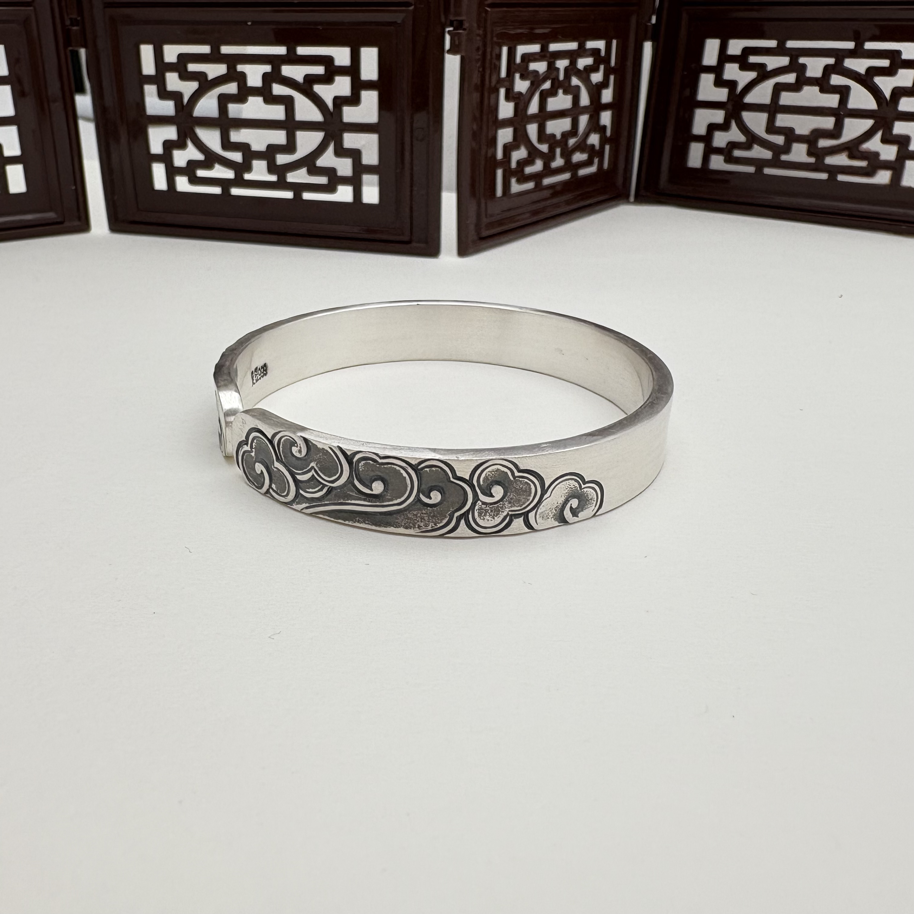 足银手镯 足银手镯祥云平面圆开口复古民族风雕刻传承手工银手镯