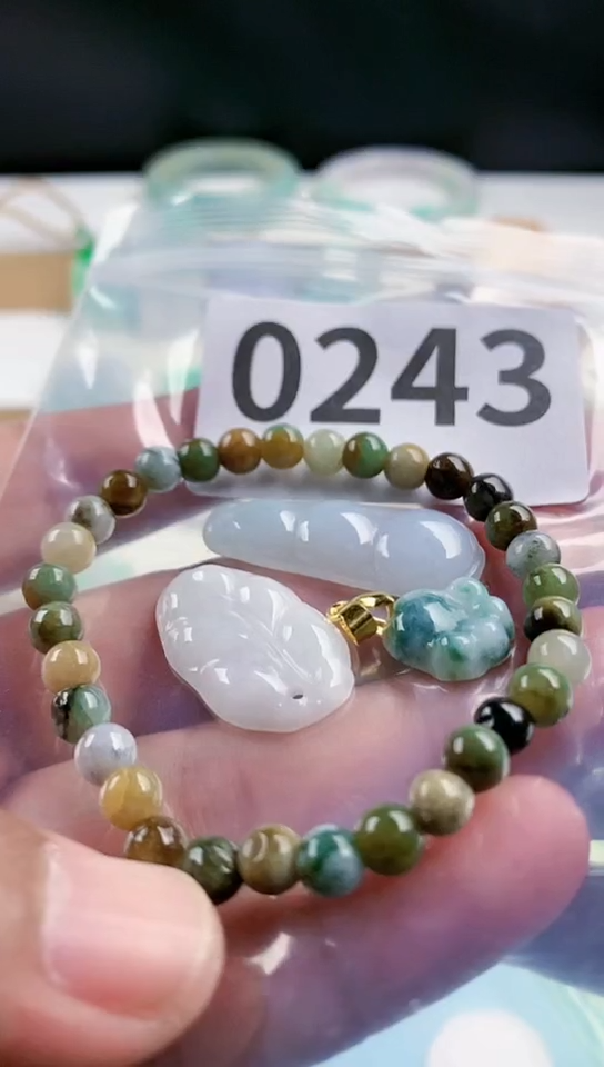 【闪购商品】翡翠颈饰未镶嵌天然翡翠吊坠挂件