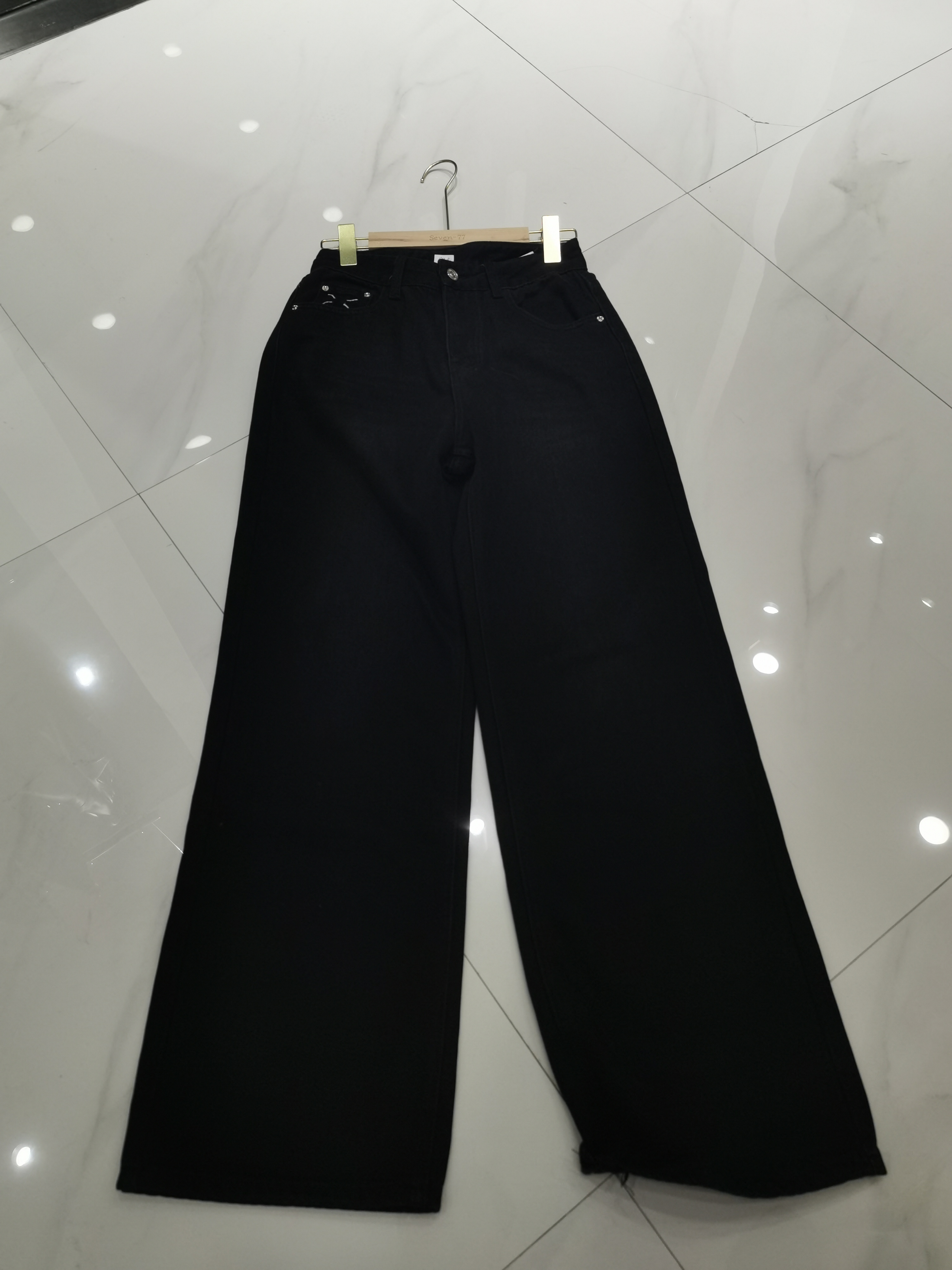 8114280 牛仔裤。