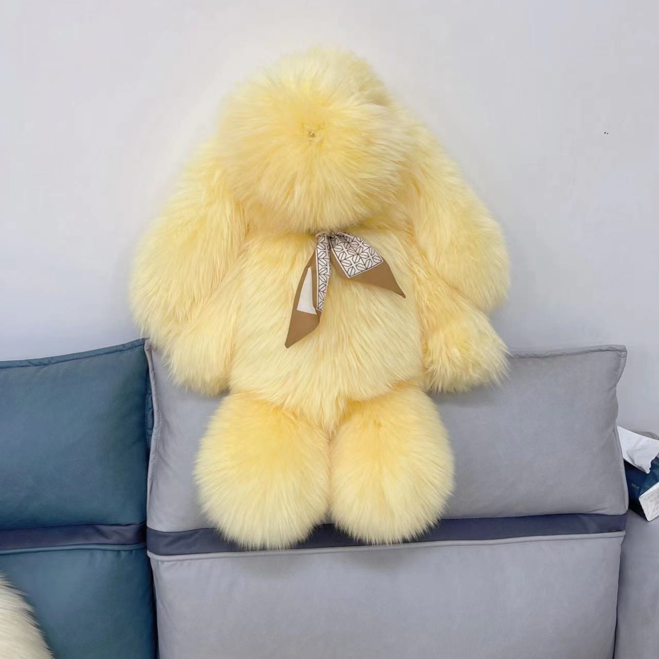 纯羊毛皮毛一体兔子抱枕靠枕卧室抱枕创意抱枕不规则抱枕羊皮兔子