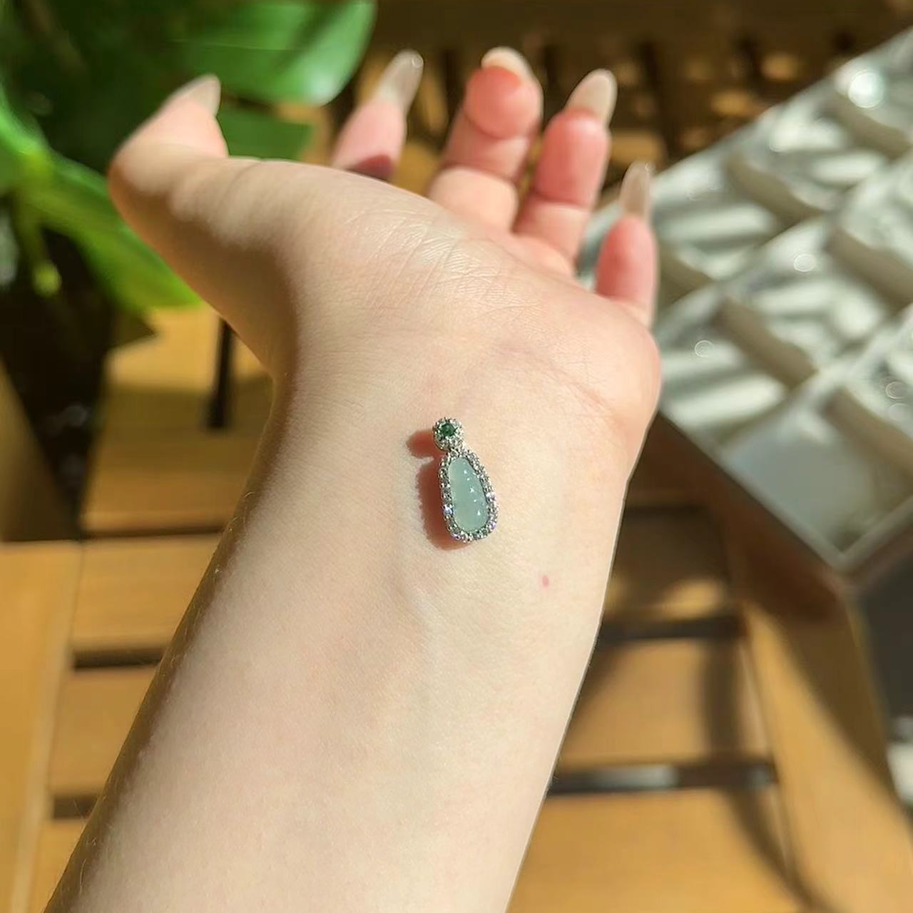 危料福豆吊坠经典时尚绿色精致挂坠气质坠链灵动福气