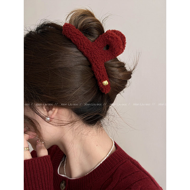 温暖羊羔毛抓夹高级感云朵交叉发爪盘发夹子后脑勺鲨鱼夹发抓发饰