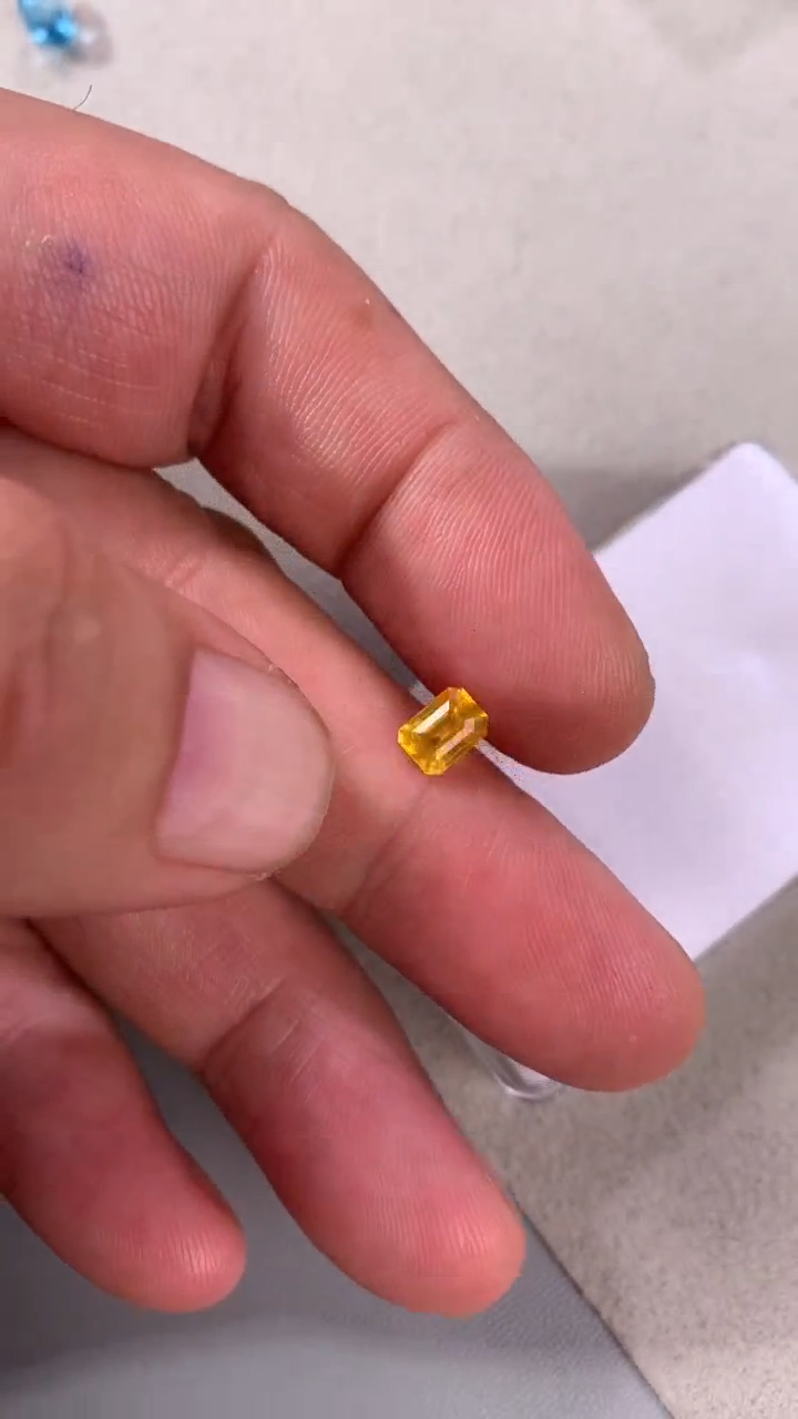 【闪购商品】彩色蓝宝石裸石未镶嵌一粒，1.02克拉
