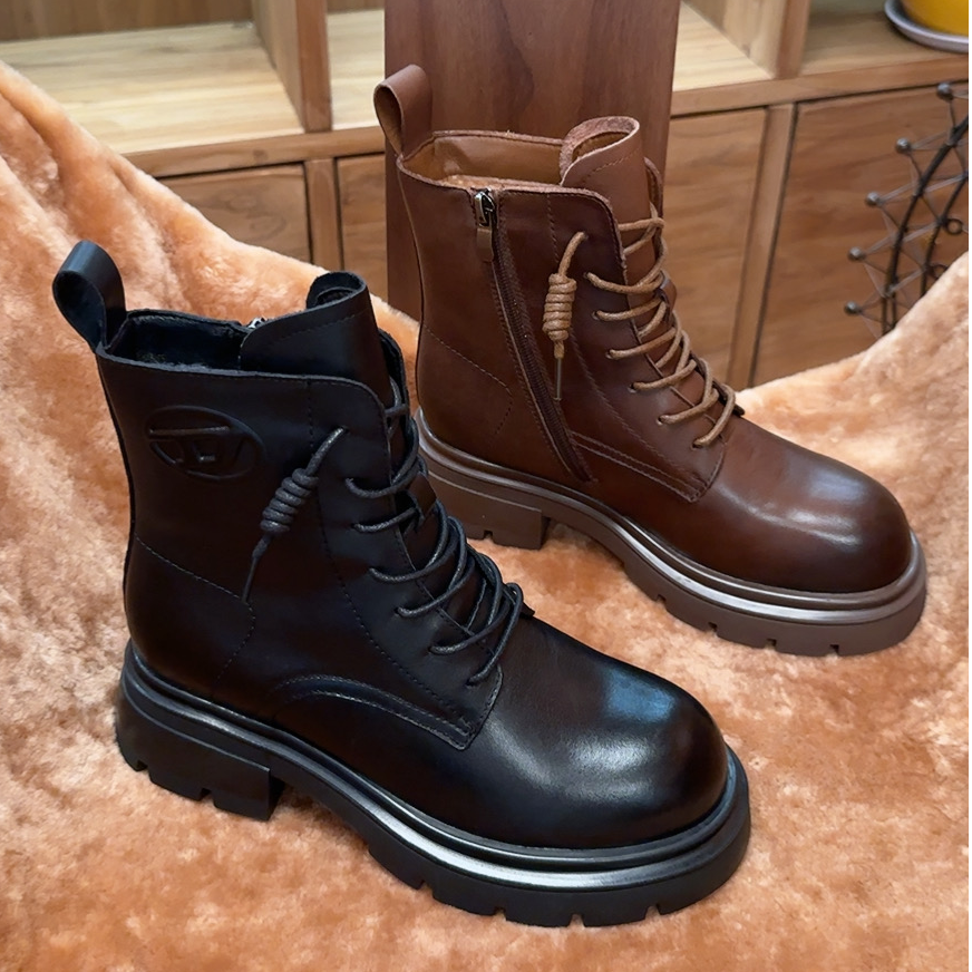 1015Y【女鞋】2024冬季新款英伦风羊皮毛一体马丁靴女真皮复古短靴