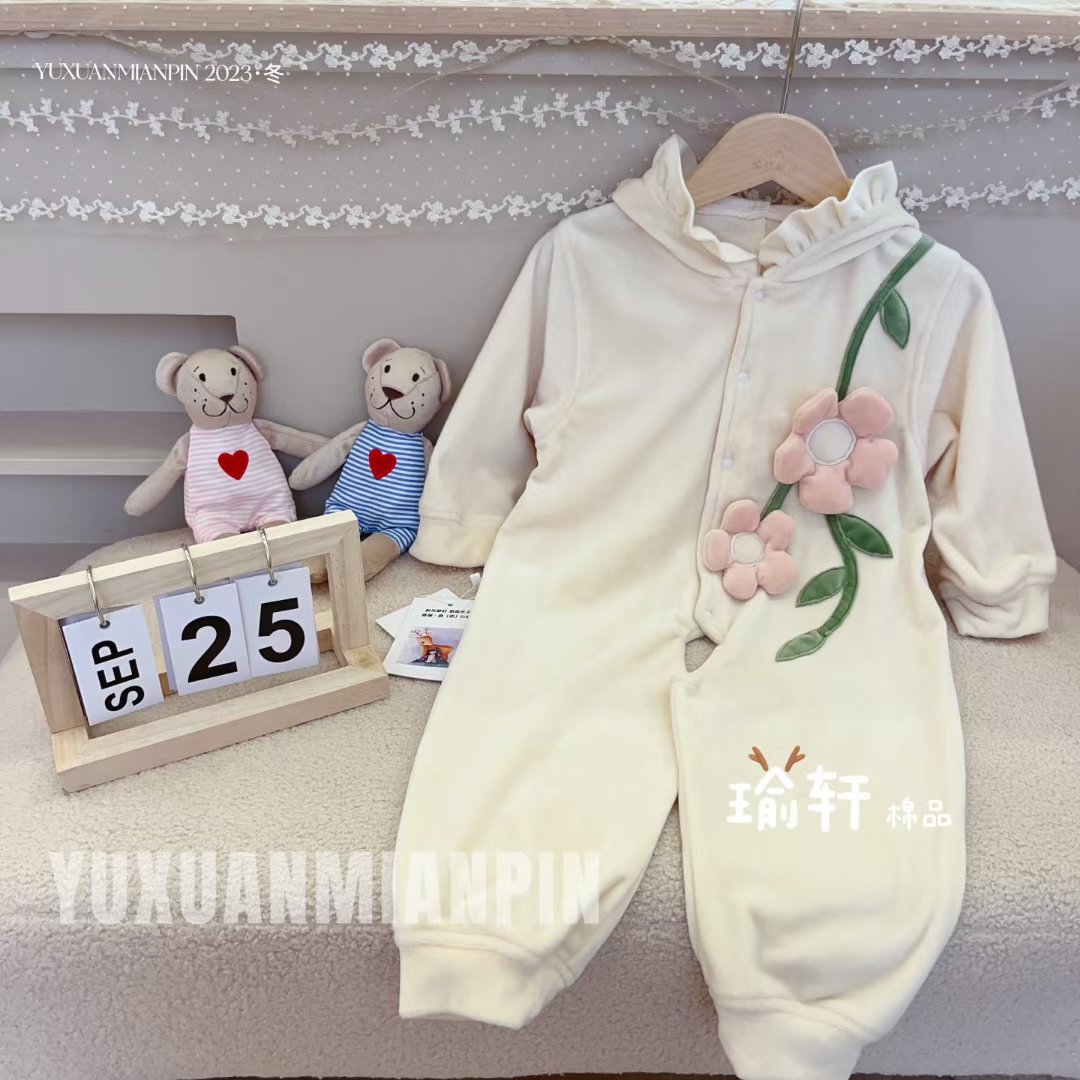 糖小柚2023年婴儿奶油绒罩衣连体衣连帽柔软细腻舒适
