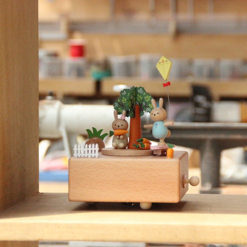手工木制音乐盒节日礼物滑板兔秋冬家居