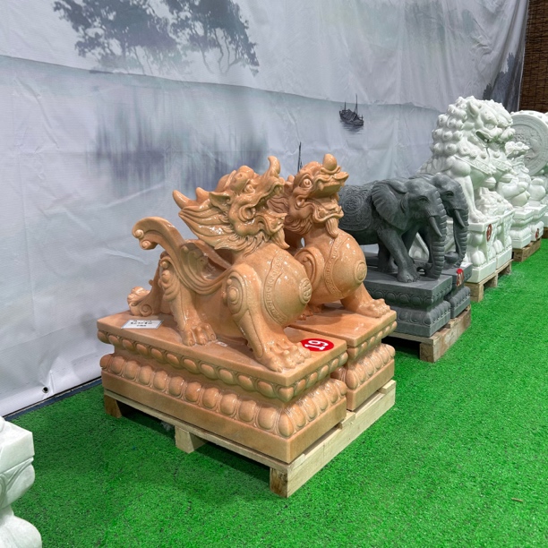 石雕貔貅一对招财晚霞红汉白玉石头貔貅家用酒店公司门口摆件定金