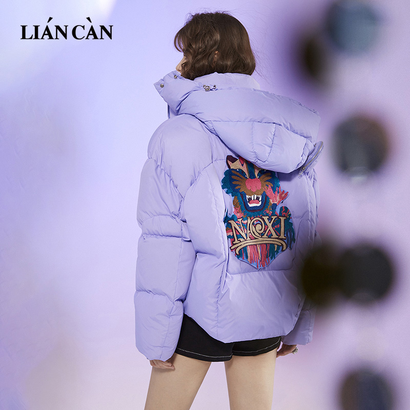 莲灿2023冬季新设计师品牌可拆卸帽子绣花短款羽绒服71AW373010