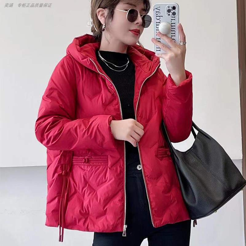 奕涵淏315冬女90羽羽绒绒服厚红婚庆盘扣O型压花短小个宽松连帽