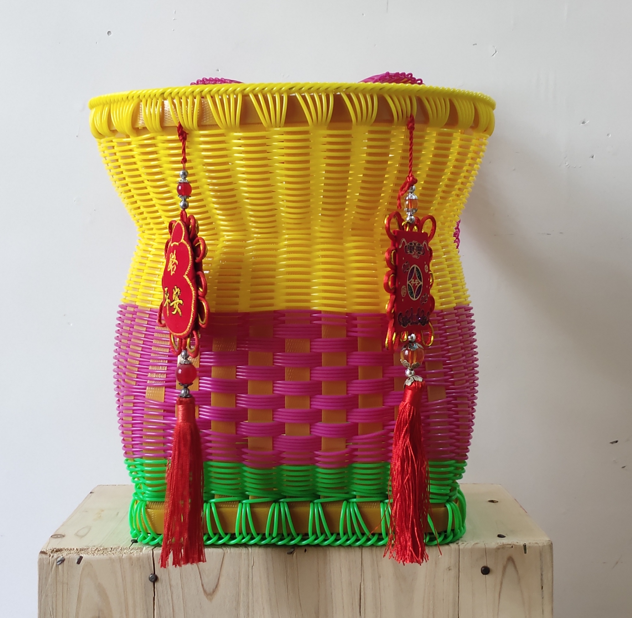 环保塑料实心仿藤花式大号儿童背篓