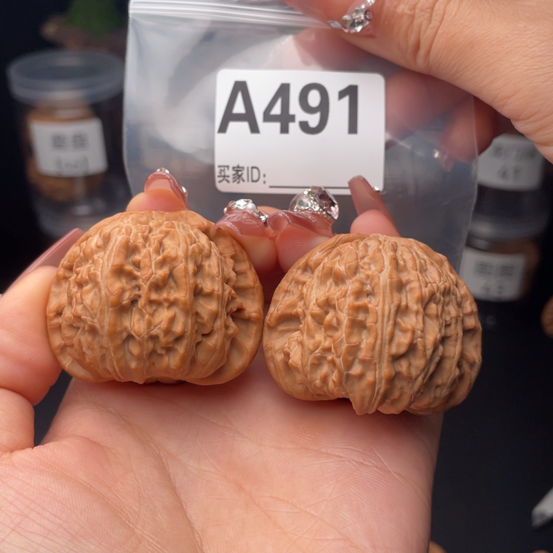 文玩核桃吊坠白狮子44全品