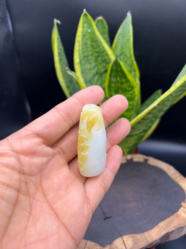 新疆和田玉糖白挂件