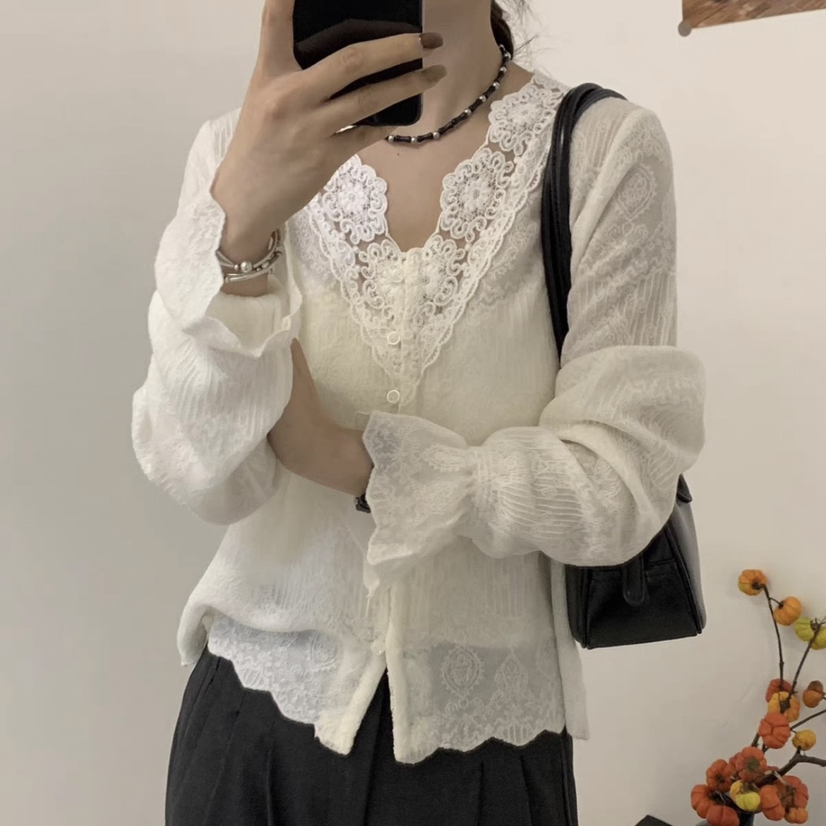2025法式v领细羊欧根纱蕾丝长袖打底衫小众上衣