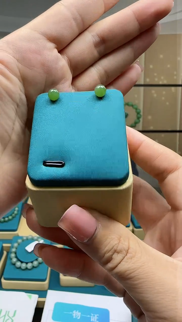 【闪购商品】和田玉耳钉银S925镶嵌耳钉。约6mm