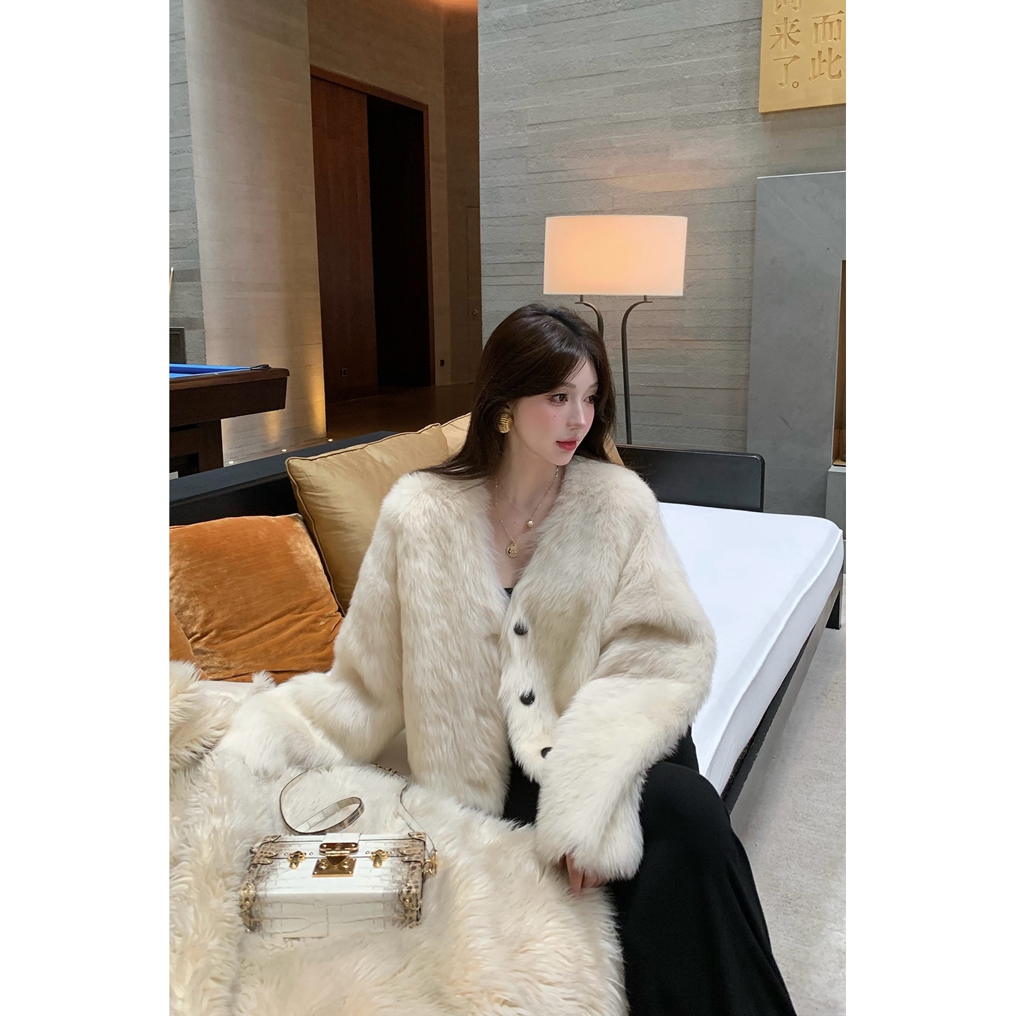 FBB limit冬季新款白色西班牙进口托斯卡纳皮毛一体皮草D243801P