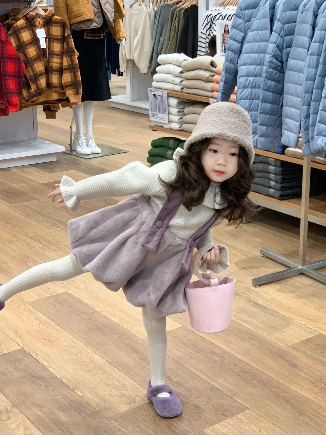 女童套装2023冬季新款宝宝洋气甜美花苞背带裤打底花边毛衣两件套