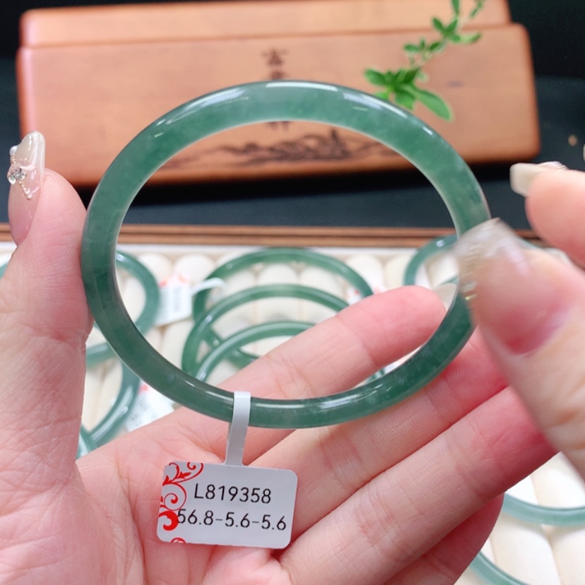 【闪购商品】翡翠手镯未镶嵌