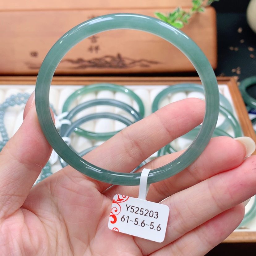 【闪购商品】翡翠手镯未镶嵌天然