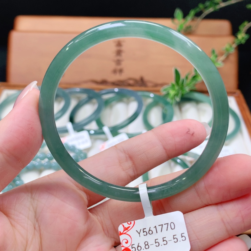 【闪购商品】翡翠手镯未镶嵌天然
